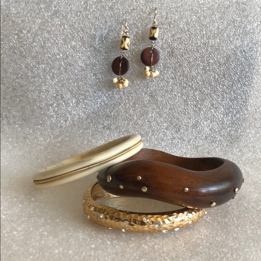 Set of three bangles and matching earrings